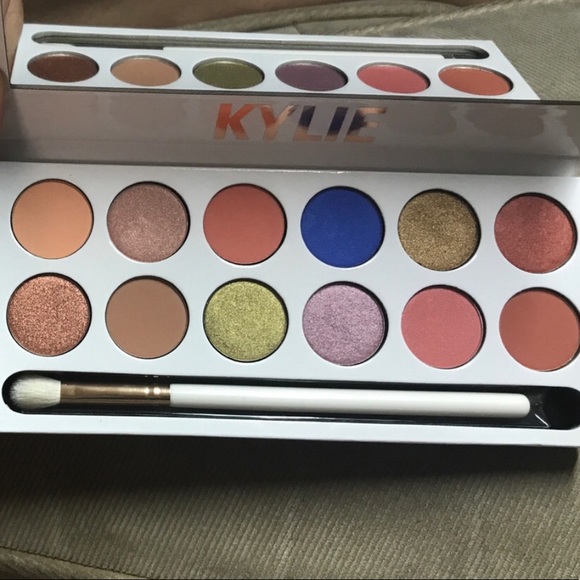 Kylie Cosmetics Other - Kylie Jenner royal peach palette!💞💖